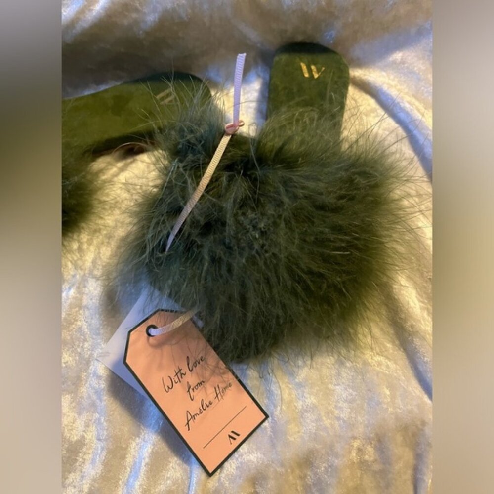 Slippers/ house shoes